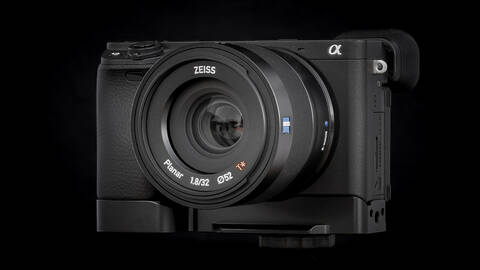 Sony Alpha A6400 with Zeiss Planar 1.8 32 E-Mount Lens